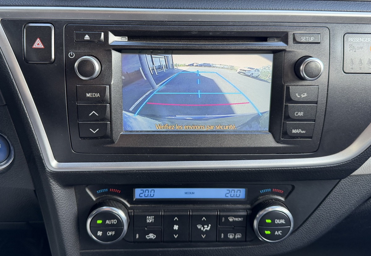 Toyota Auris II HYBRIDE 136H STYLE - 1ére main / Entretien 100% Toyota / Toit Panoramique