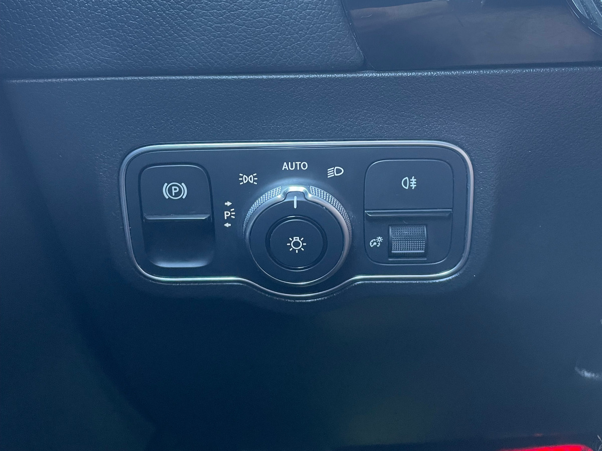 Mercedes Benz GLA 200 AMG