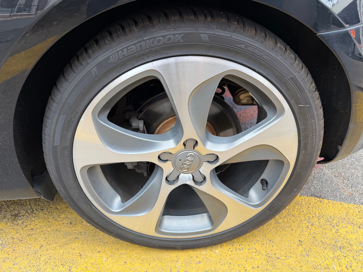 Audi A3 1.8 TFSI 180 CV / S-Tronic7  /Toit Ouvrant / Jantes S Line / Interieur Cuir Alcantara/GPS