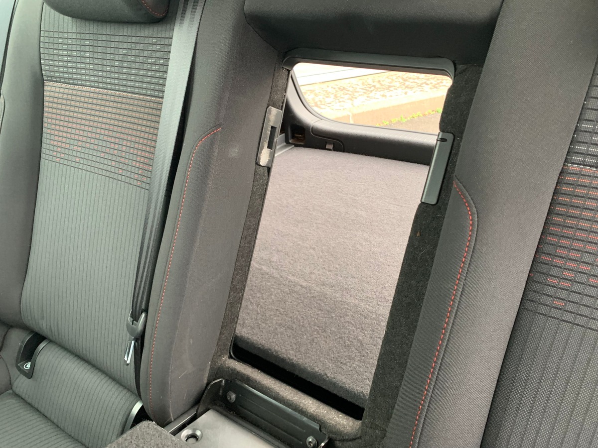 Volkswagen Golf 125 | Sound | Caméra recul | Régulateur | GPS | Apple car play | Attelage amovible