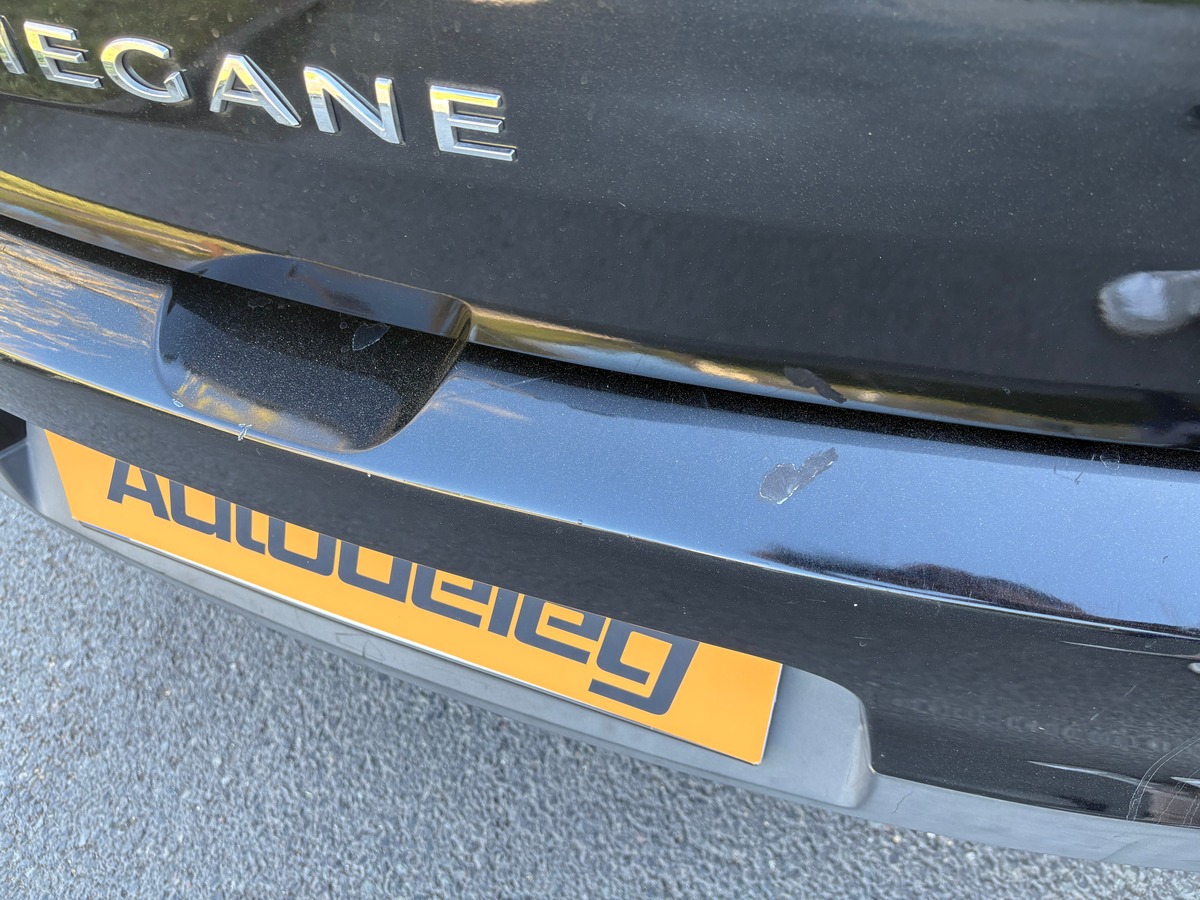 RENAULT Megane III - 1.9DCI 130CH - CARMINAT TOMTOM