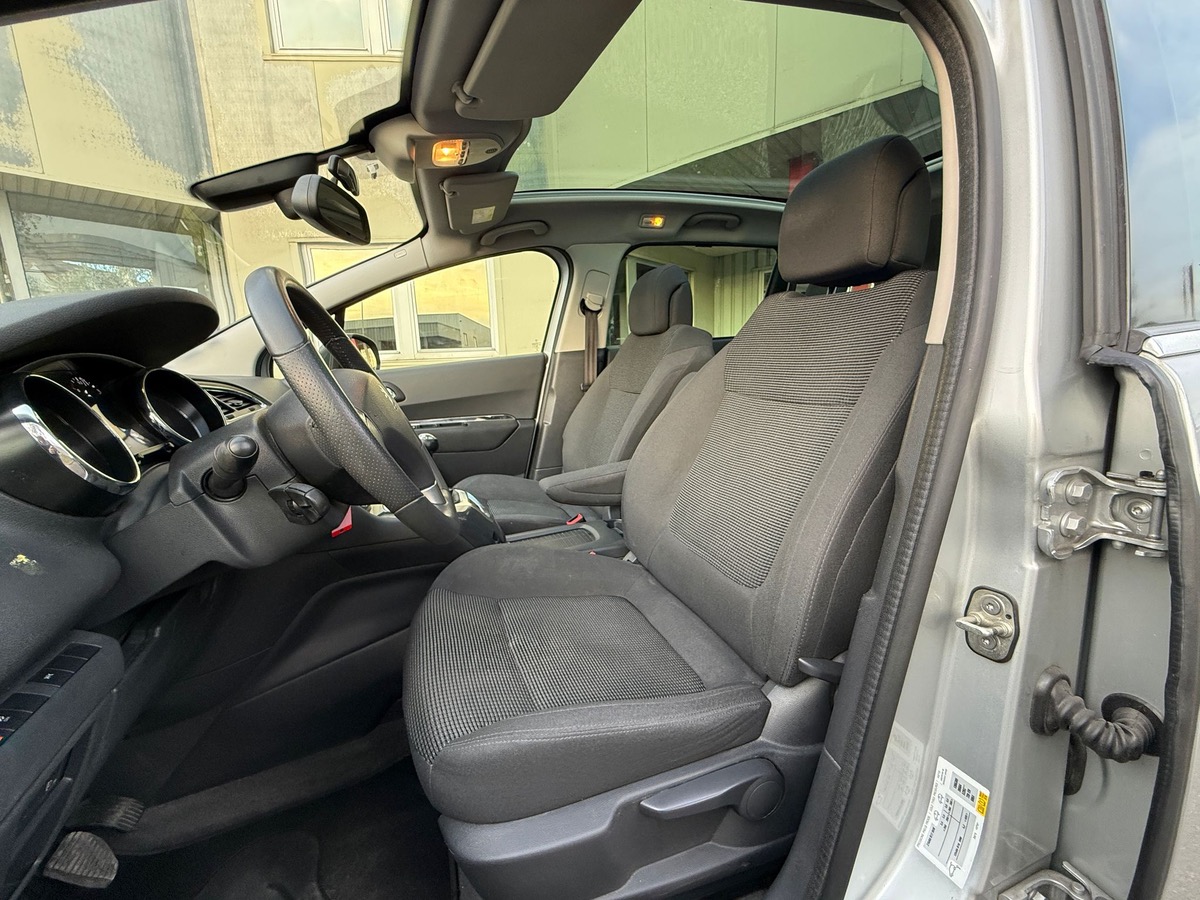 Peugeot 5008 1.6 HDI 115 CV allure 1er main 4X sant frait CB