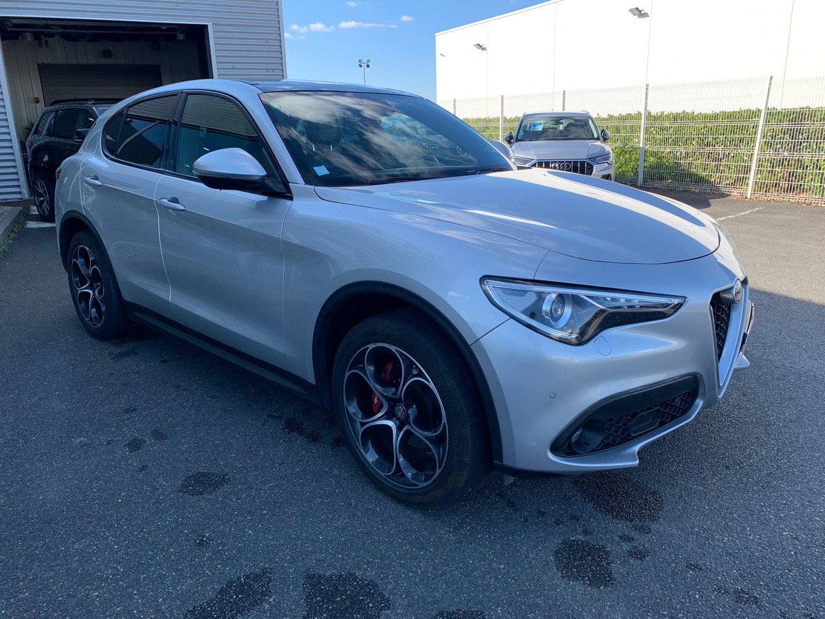 Alfa Romeo Stelvio 210 | Turismo | Toit ouvrant Panoramique | Attelage | Jantes 20" | Caméra recul