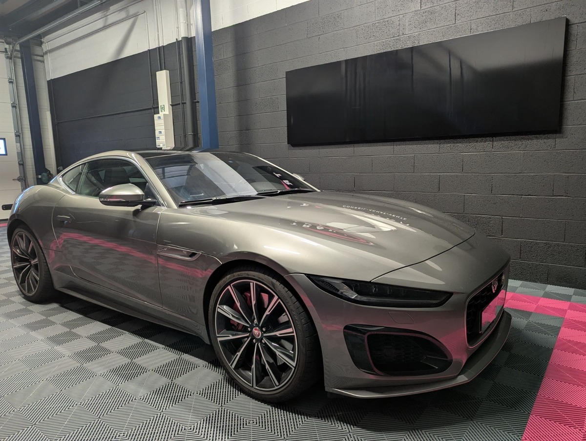 Jaguar F-TYPE R V8 5L 575 ch BVA8 AWD PAS DE MALUS