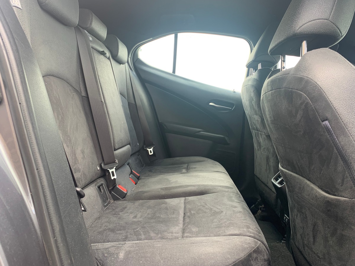 Lexus UX 250 | 184 ch | Pack Confort | Apple car Play | Caméra recul | Régulateur vitesse adaptatif