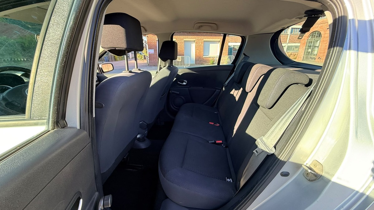 RENAULT Clio III 1.6 110cv Dynamique confort - Boite automatique - Garantie