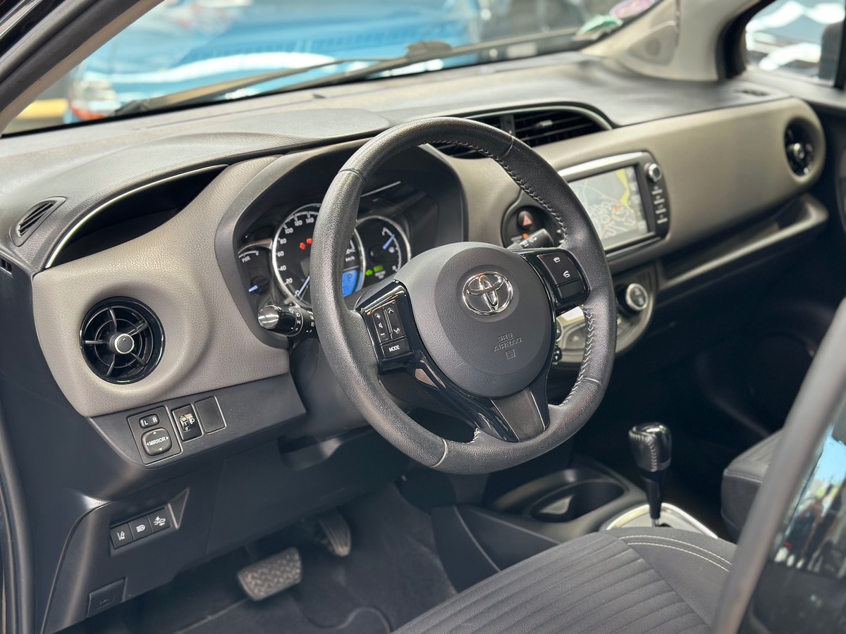 Toyota Yaris III (2) Hybrid 100H Dynamic 5P BVA a