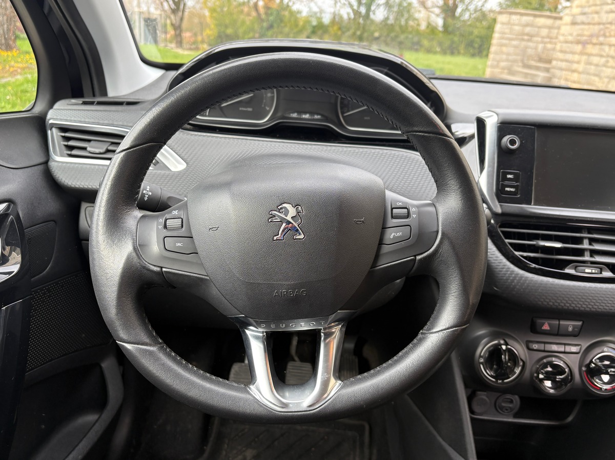 Peugeot 208 VTI - 82CH - STYLE - DISTRIBUTION OK