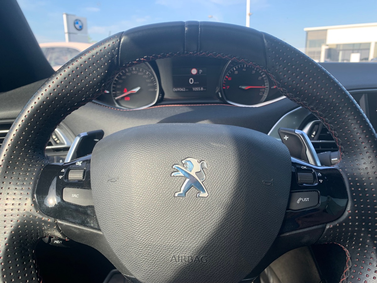Peugeot 308 130 ch | GT Line | Toit panoramique | Apple car play | Avertisseur angles morts | Radars