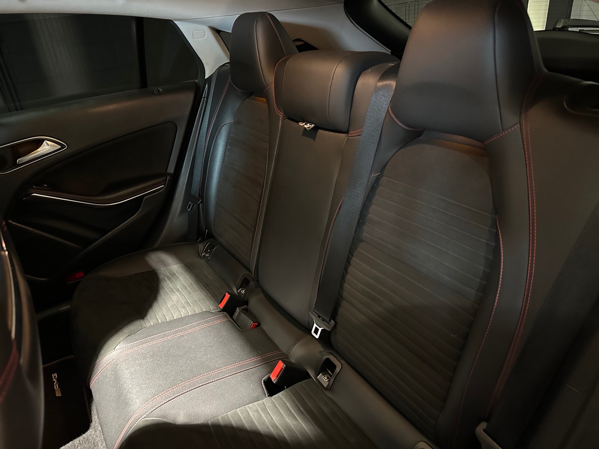 Mercedes Benz CLA 220 cdi AMG LINE