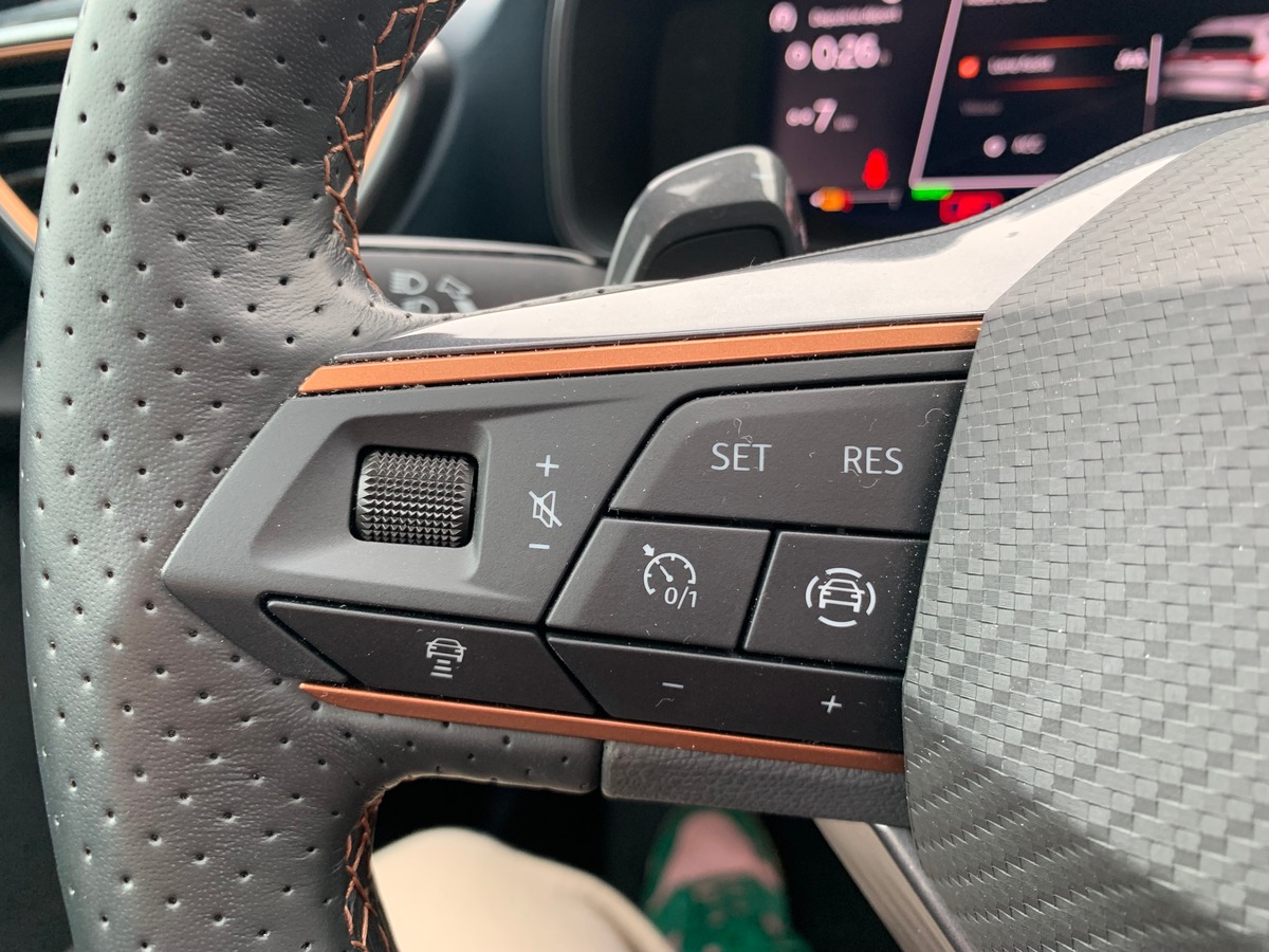 Cupra FORMENTOR E-HYBRID 204 | Business Edition | Cuir | Apple Car Play | Toit ouvrant panoramique