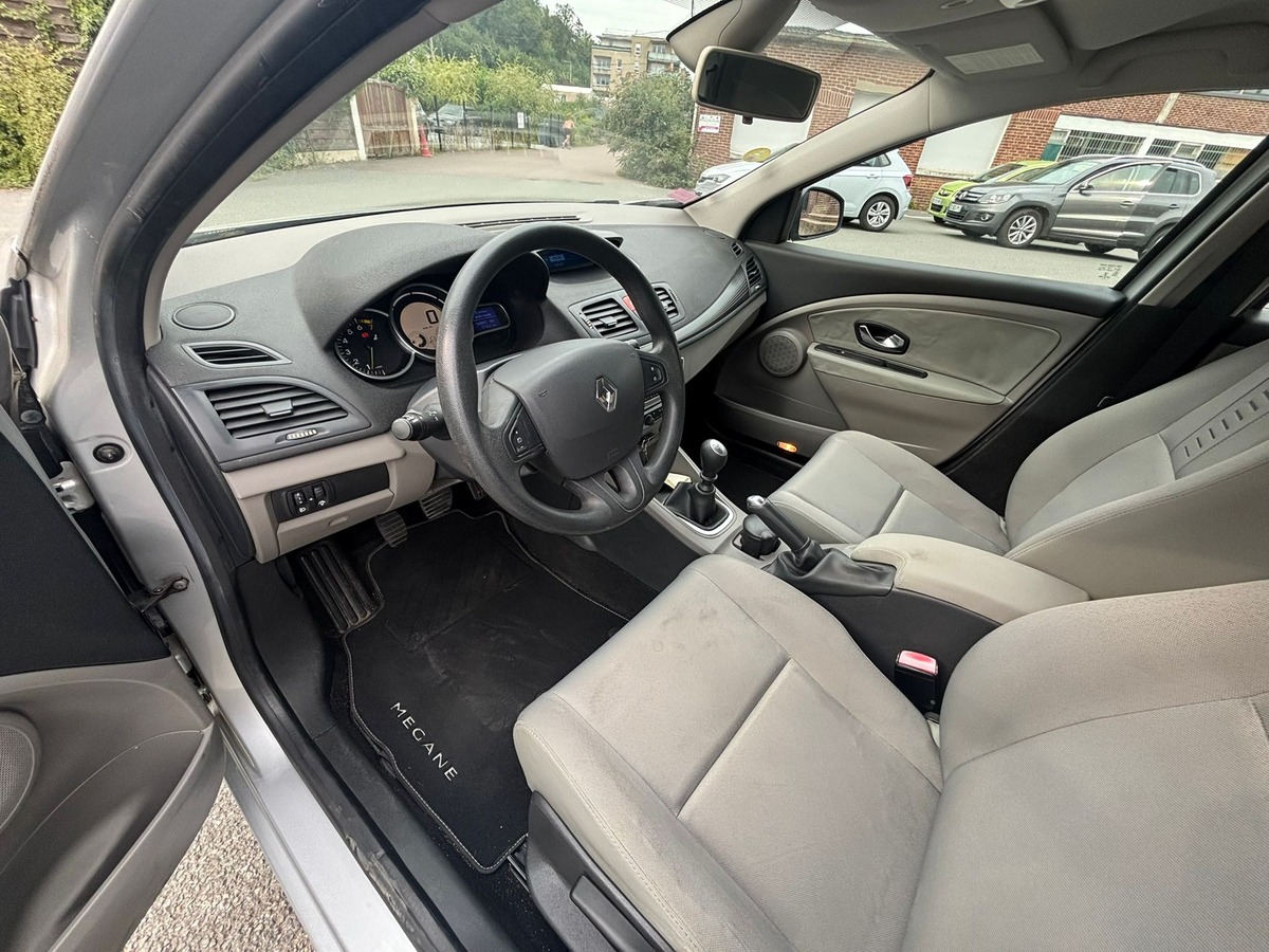RENAULT Megane III 1.6 E85 110 Expression - Révisée - Garantie