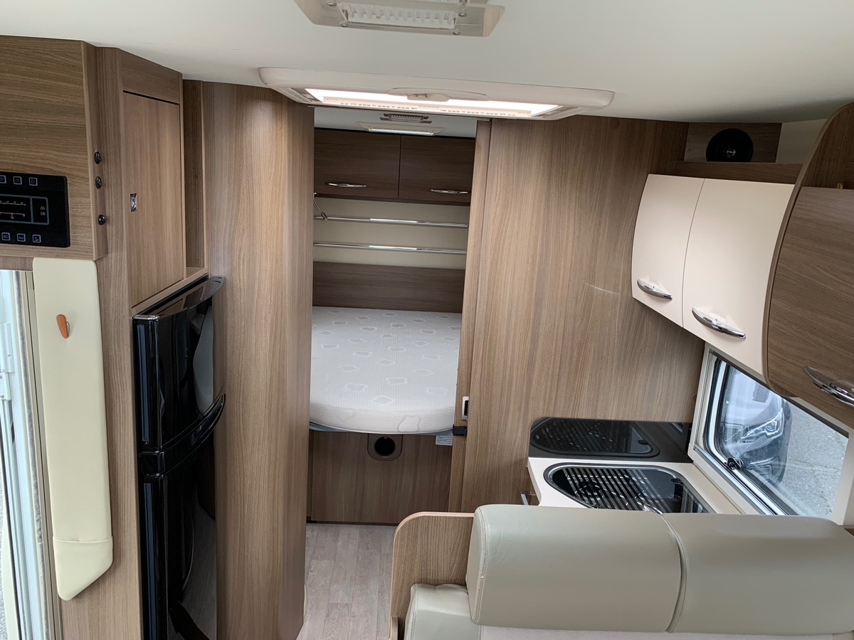 Ford Challenger 155 ch | 2,2 litres | GENESIS 288 EB Profilé | 3 Couchages | Caméra de recul