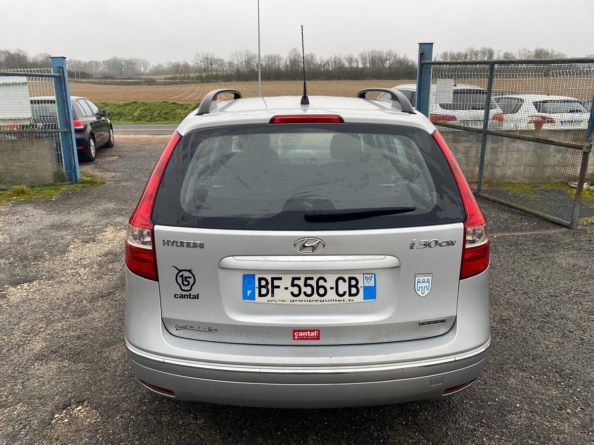Hyundai i30 1.6 crdi 90cv break 254075km à chaîne nous sommes ouvert ce lundi 14 juillet