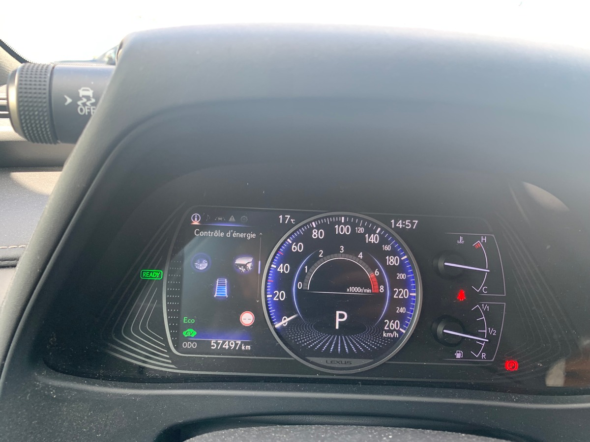 Lexus UX 250 | 184 ch | Pack Confort | Apple car Play | Caméra recul | Régulateur vitesse adaptatif