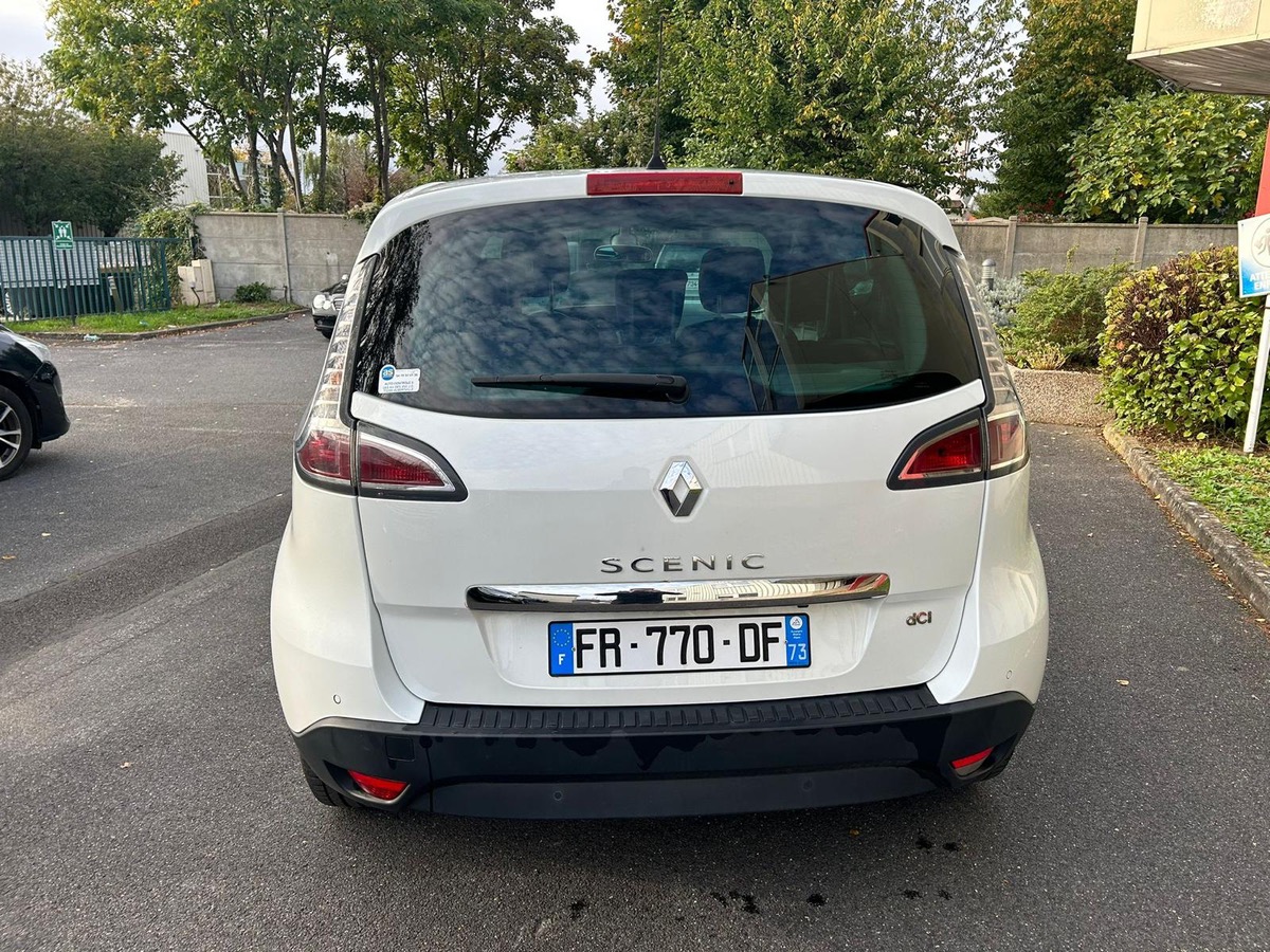 RENAULT Scenic 1.5 DCI 110 CV BOSE en 4XCARTE bleu