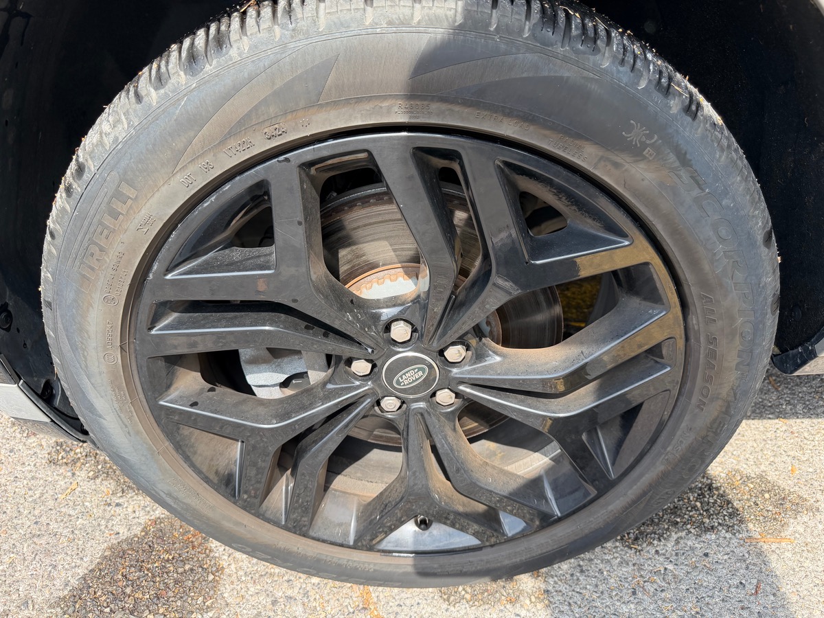 LAND ROVER EVOQUE 2.0 D 150 CV R DYNAMIC / Toit Ouvrant / Meridian / Pack Black / Jantes Noires