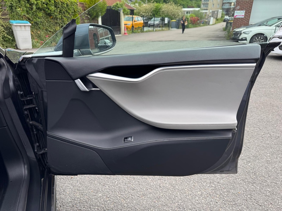 Tesla Model S 85 367CV 7 places - Recharge gratuite à vie