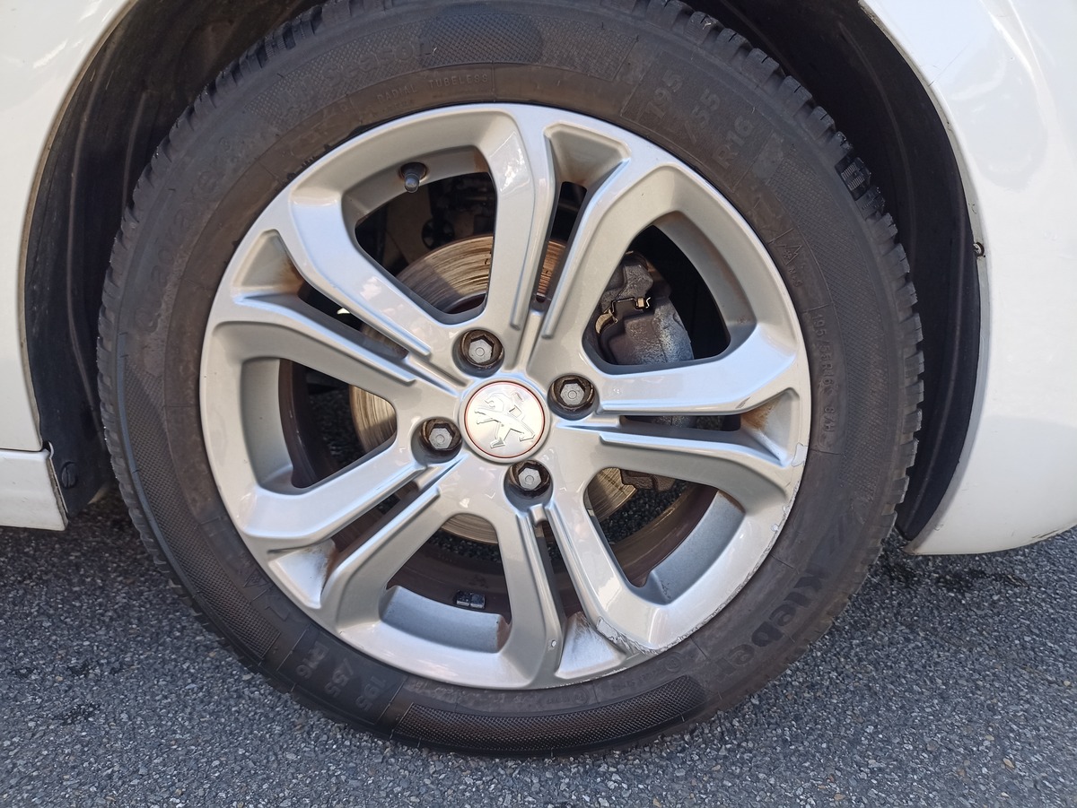 Peugeot 208 1.6 HDI 115 ROLLAND GARROS