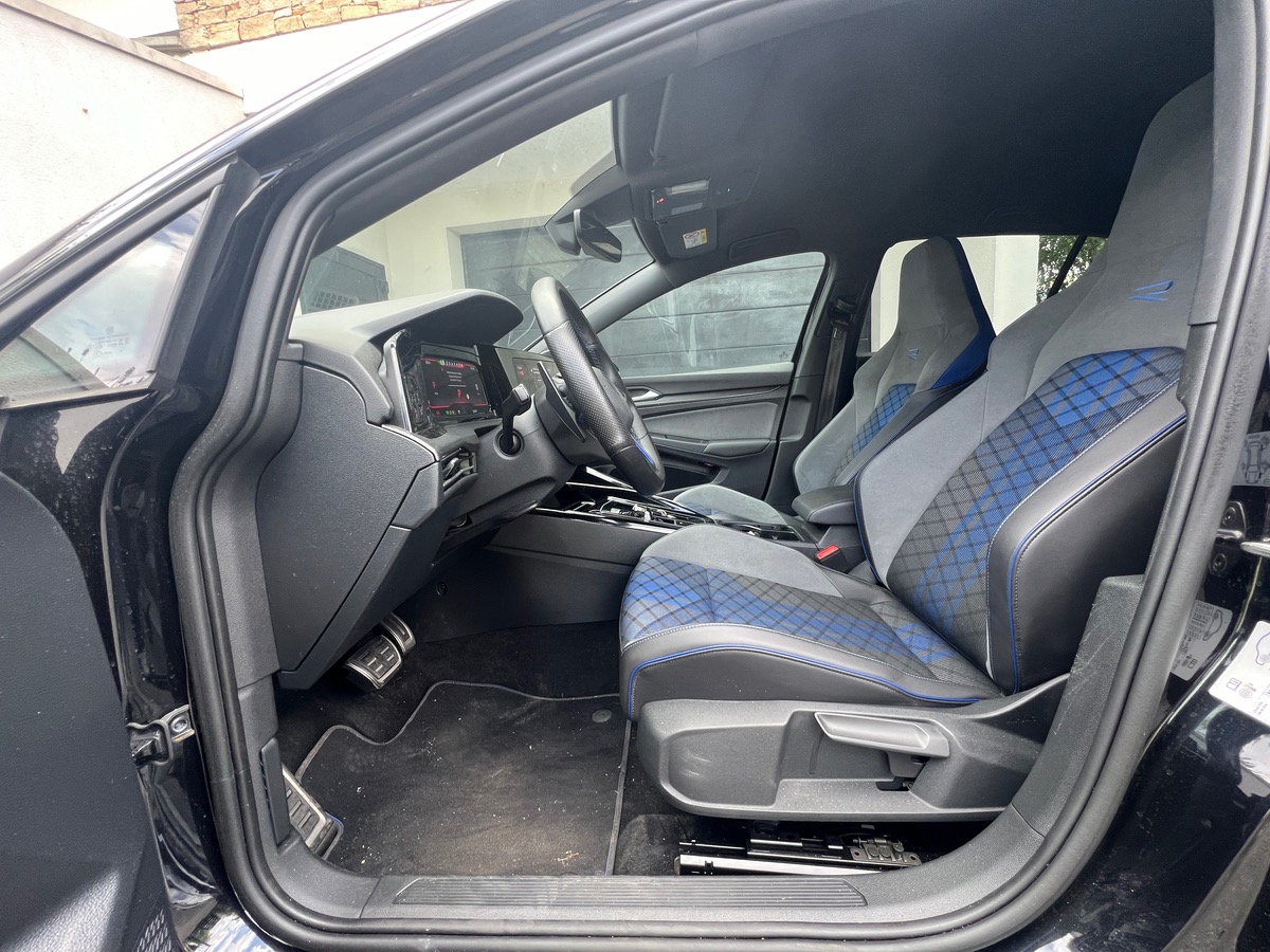 Volkswagen Golf VIII R 2.0 TSI 320 4Motion DSG7