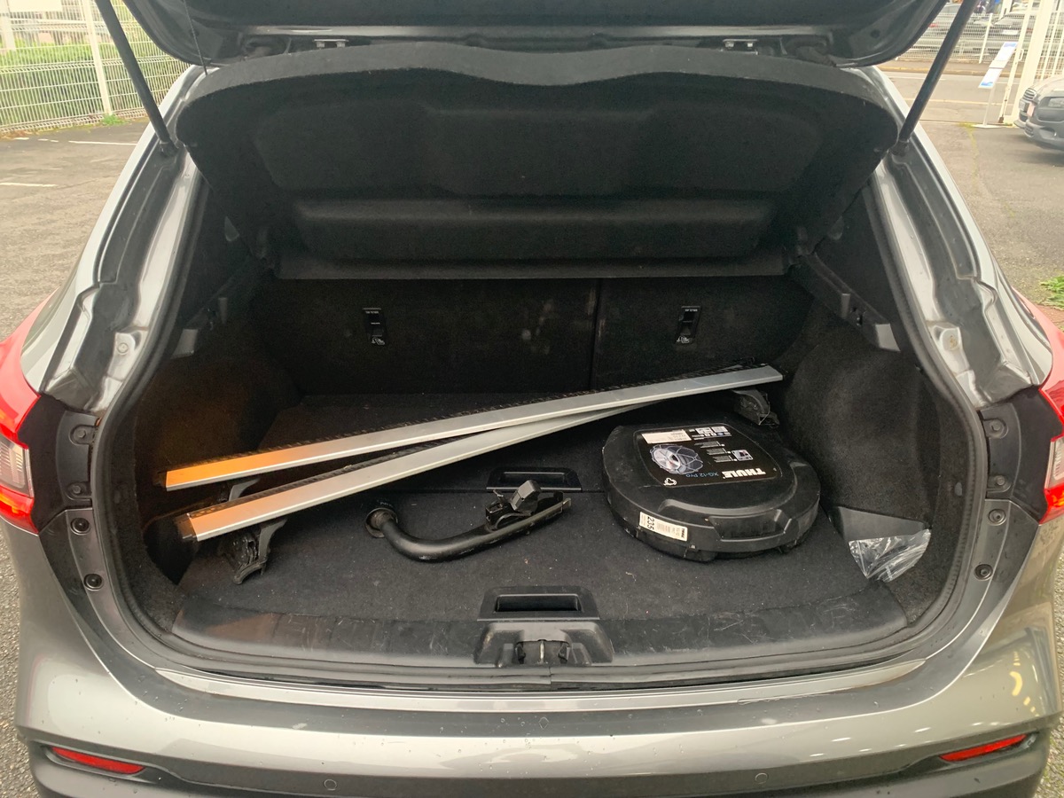 Nissan Qashqai 130 ch | Tekna | Toit Panoramique | Caméra 360° | GPS | Attelage | Barres de Toit