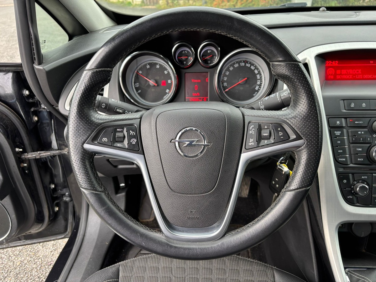 Opel Astra GTC 2.0 CDTI 165 INNOVATION - ATTELAGE - REVISE - GARANTIE