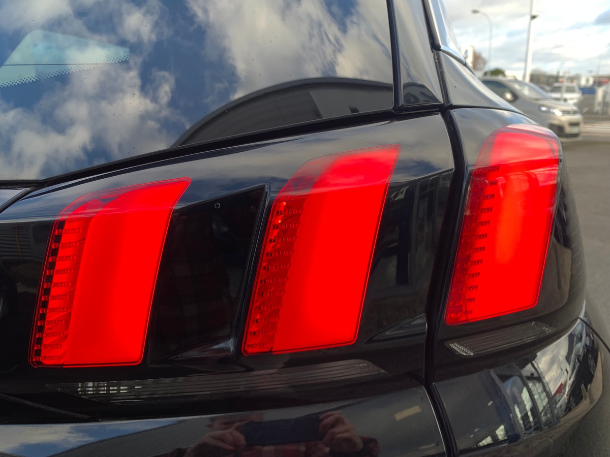 Peugeot 5008 130 ch | 7 Places | Allure Pack | Apple Car Play et Android Auto | Caméra de recul