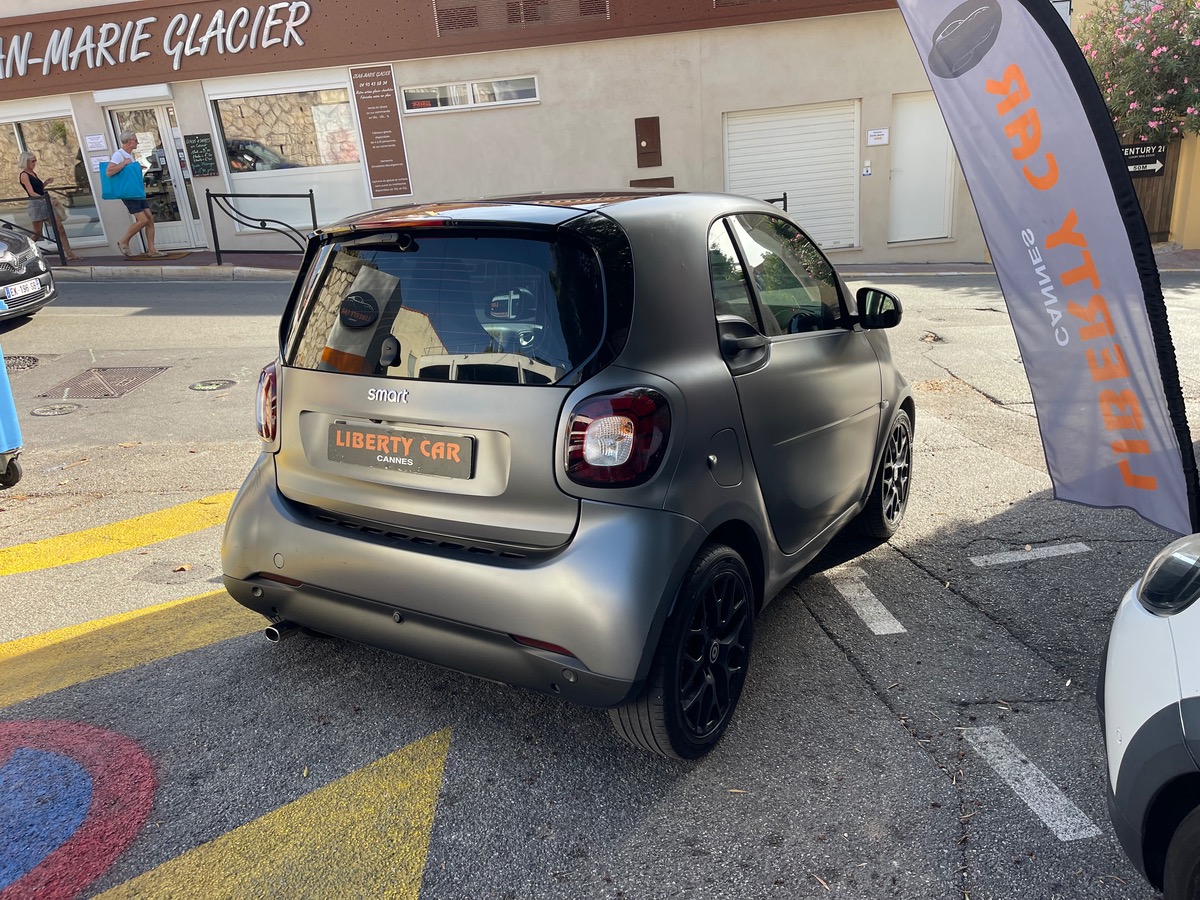 Smart FORTWO 90 CV / Gris Mat / Prime / Jantes Noires / Toit Panoramique / Caméra