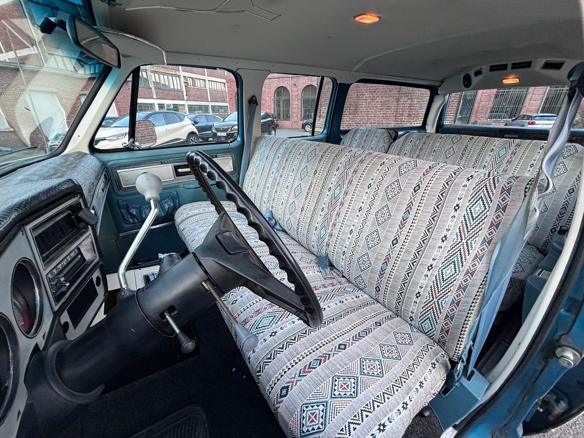 Chevrolet Suburban 7.4 V8 454 (C/R) - Français - CG Collection