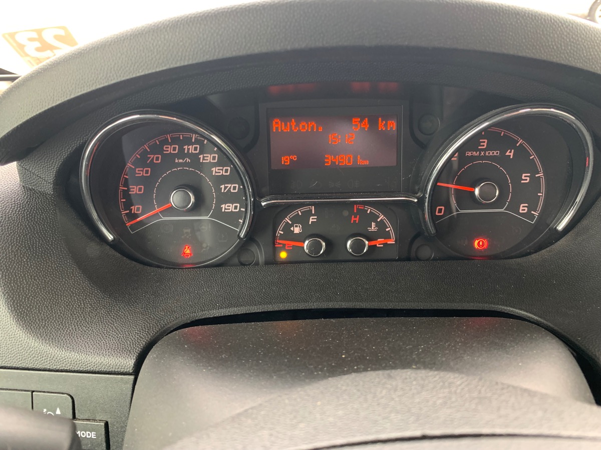 Capron A 140 ch | CAMERA DE RECUL |  LITS SUPPERPOSES | STORE EXTERIEUR | Climatisation manuelle