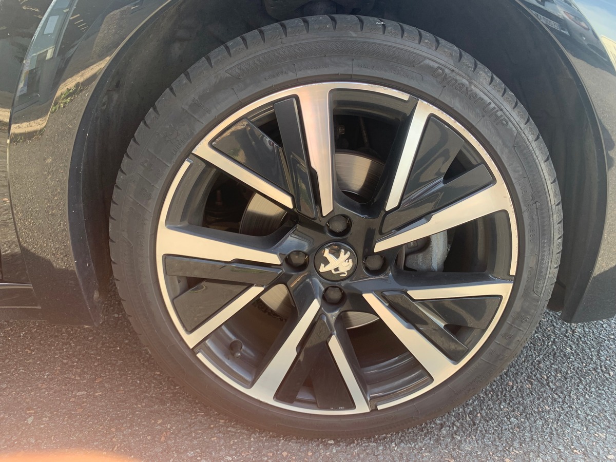 Peugeot 208 100 chevaux | GT | Apple car Play Android Auto | Caméra de recul | Régulateur vitesse