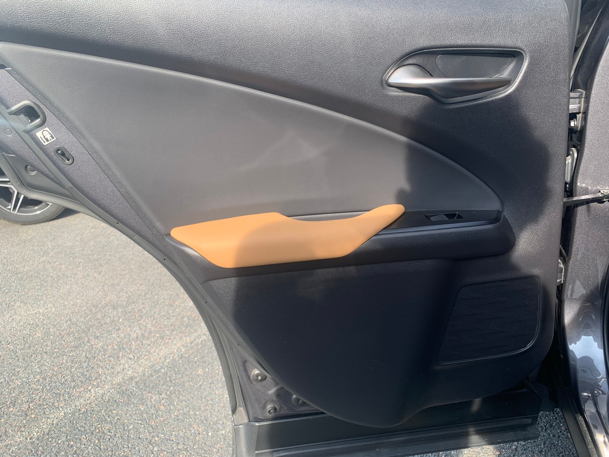 Lexus UX 250 | 185 ch | Luxe Techno | Contrôle angles morts | Caméra recul | Hayon électrique