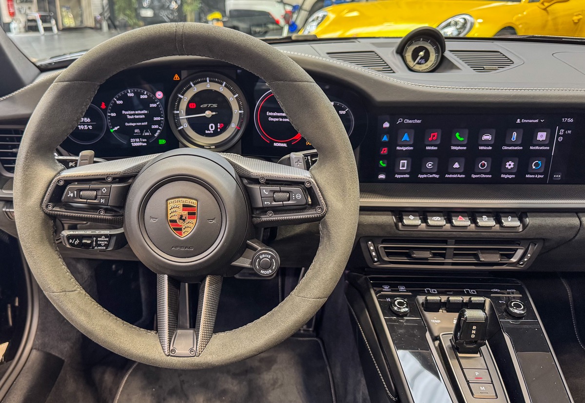Porsche 911 992 TARGA 4 GTS