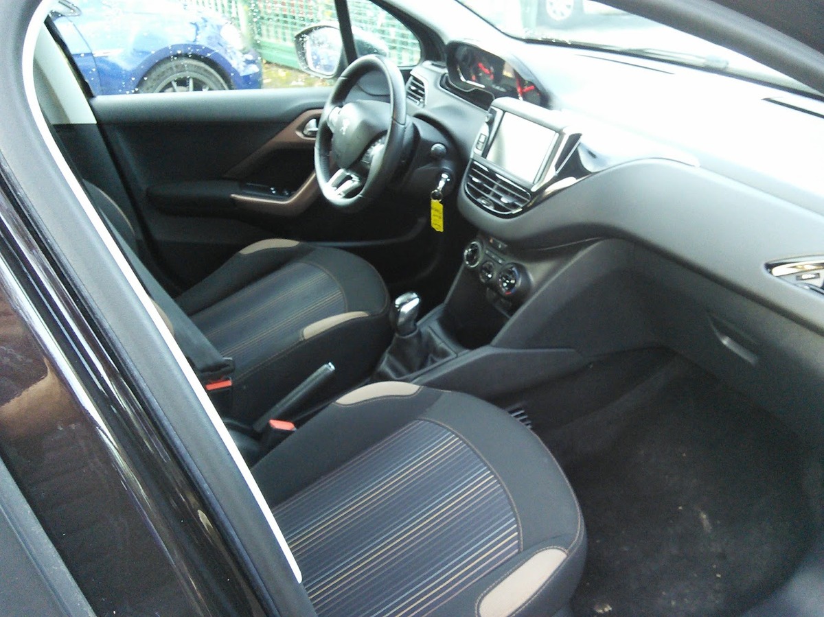 Peugeot 208 1.6 92 HDi Urban Soul - 5 PORTES  - REVISEE ET GARANTIE - DISTRIBUTION FAITE