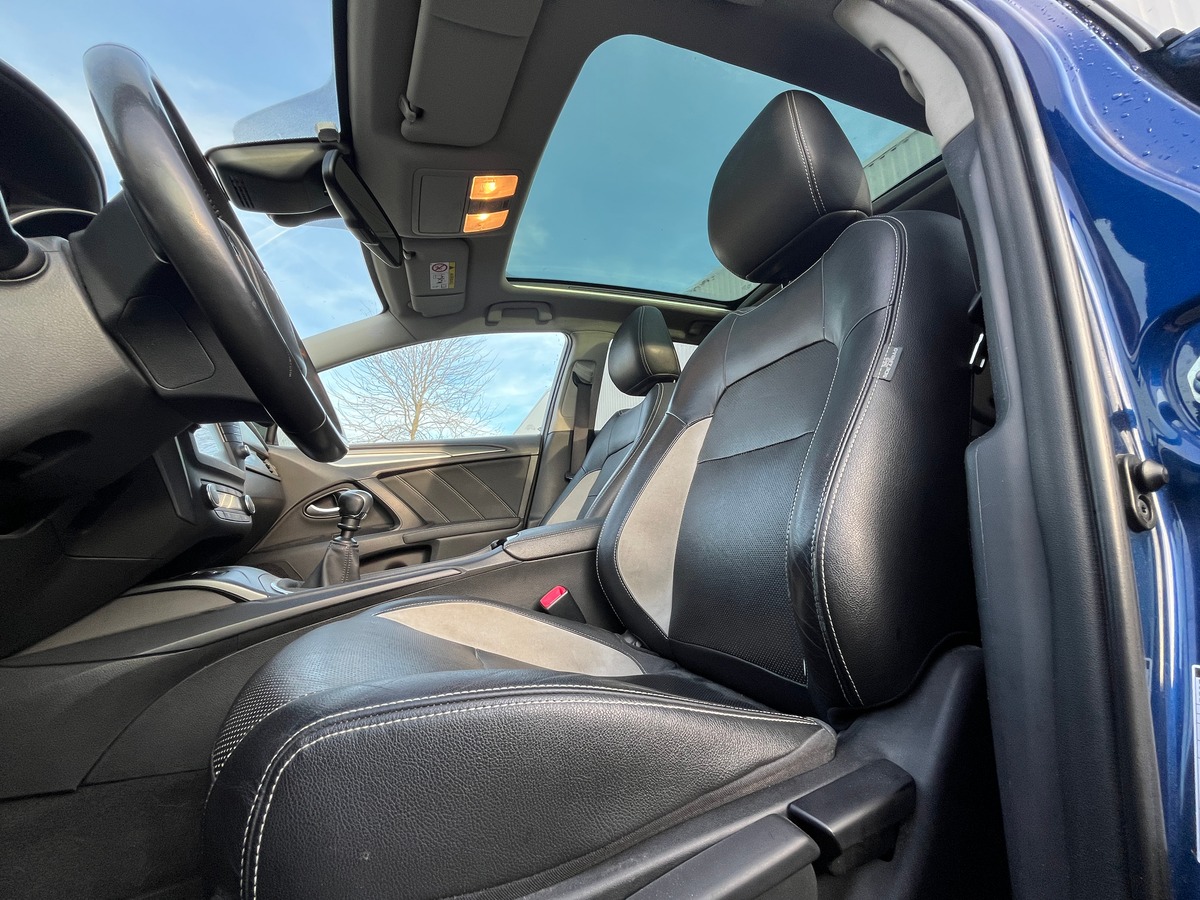 Toyota Avensis SW 2.0 D-4D 143ch, EXECUTIVE, ATTELAGE, RADAR, SIEGES CHAUFFANT, TOIT PANORAMIQUE