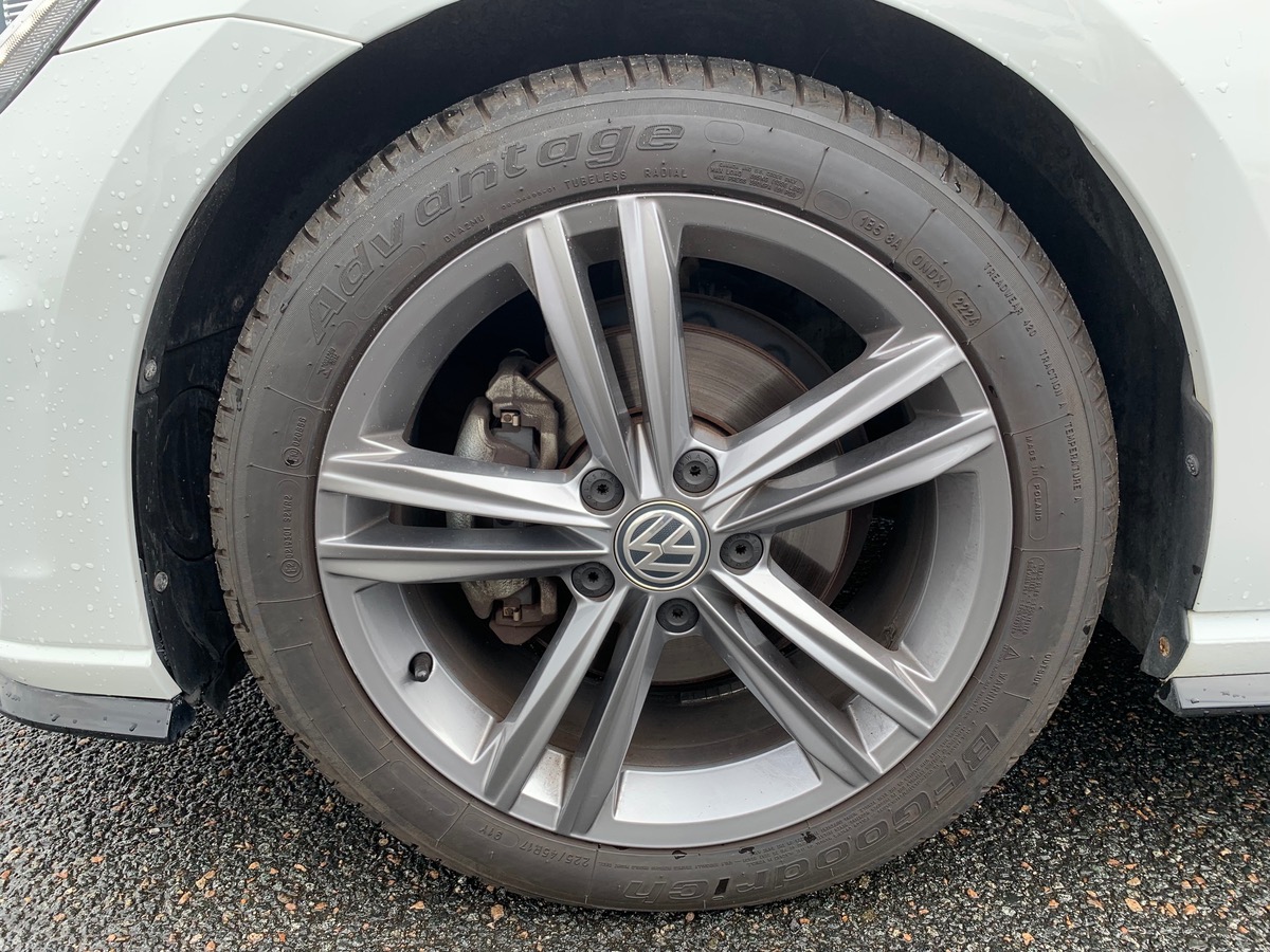 Volkswagen Golf VII 1.5 TSI 150 | Carat | Pack sport R-Line extérieur | Feux xénon | Caméra de Recul