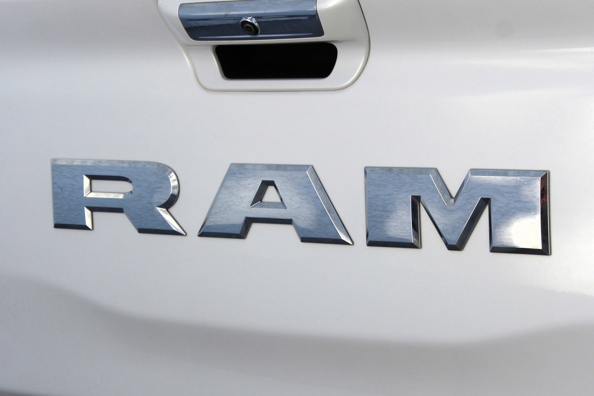 Dodge RAM CREW CAB 1500 5.7 V8 396 ch LARAMIE EDITION LONGHORN / RAM BOX / CARPLAY / ATTELAGE / E85