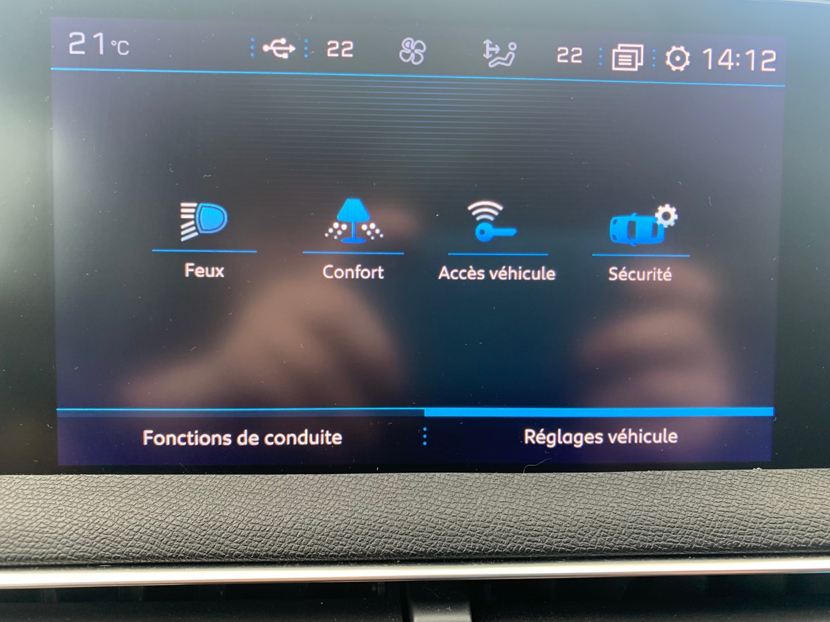 Peugeot 3008 130 ch | Allure | Toit ouvrant panoramique | Caméra recul | Attelage | Apple car play
