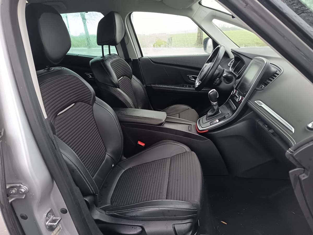 RENAULT Megane GRAND SCENIC 7 PL TCE 140 CH INTENS EDC GTIE 6 MOIS