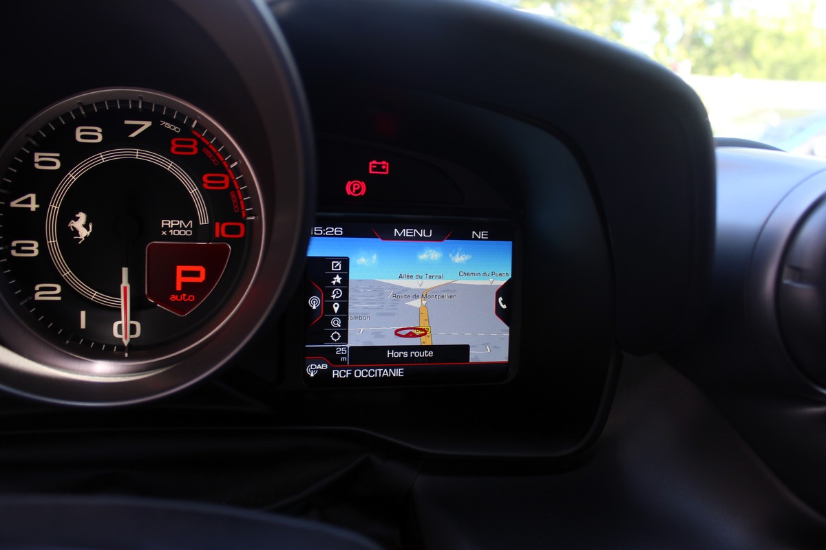 Ferrari F8 Tributo COUPE 3.9 DCT V8 BiTurbo 720 ch 1ère MAIN  ROSSO SCUDERIA - ORIGINE FRANCE