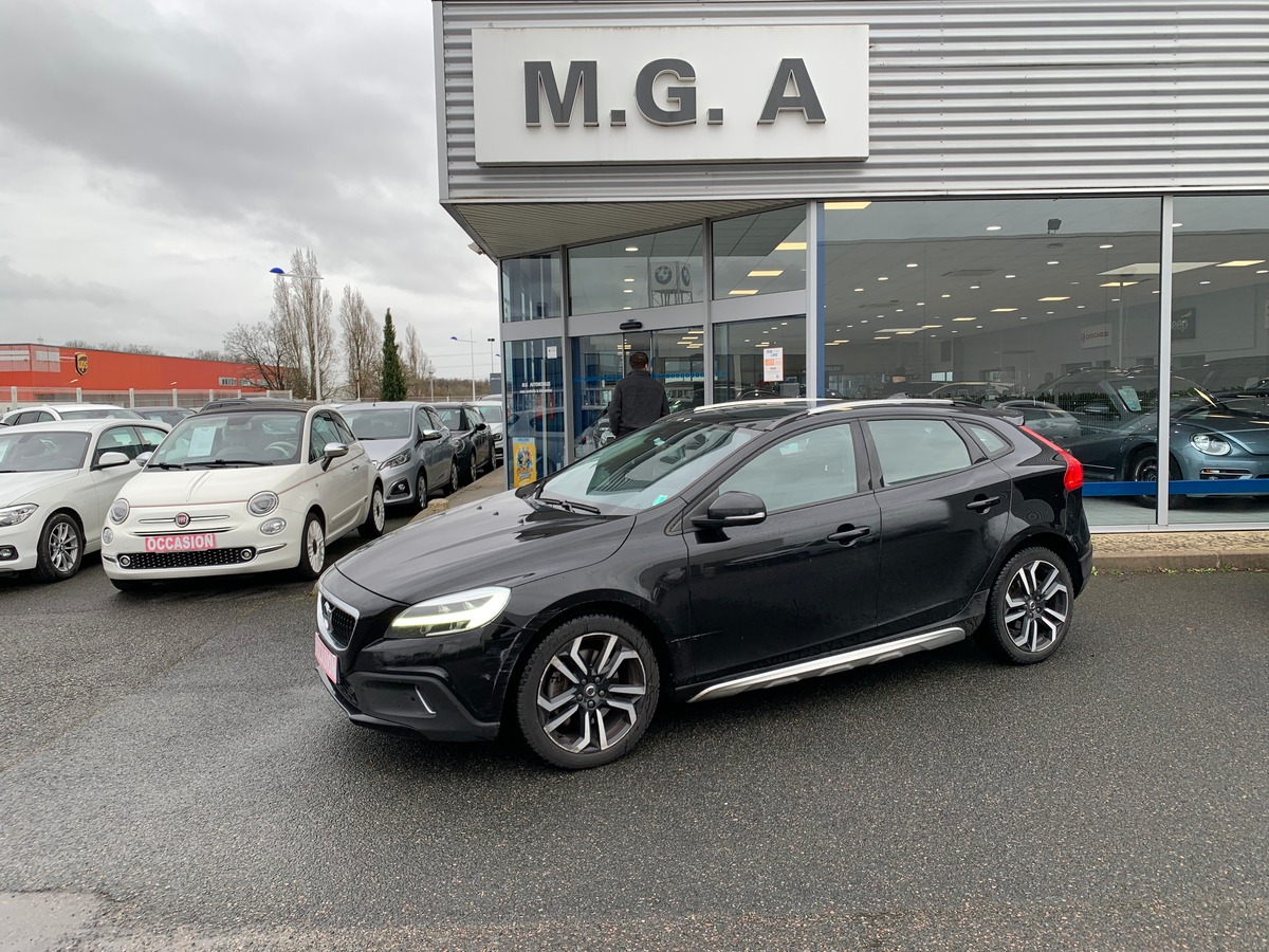 Volvo V40 Cross Country 150 ch | Toit panoramique | Cuir | GPS | Régulateur de vitesse