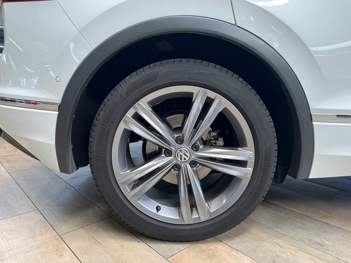 Volkswagen Tiguan II 2.0 TDI 150 DSG7 R-LINE  ATTELAGE/TOIT PANO/CARPLAY/