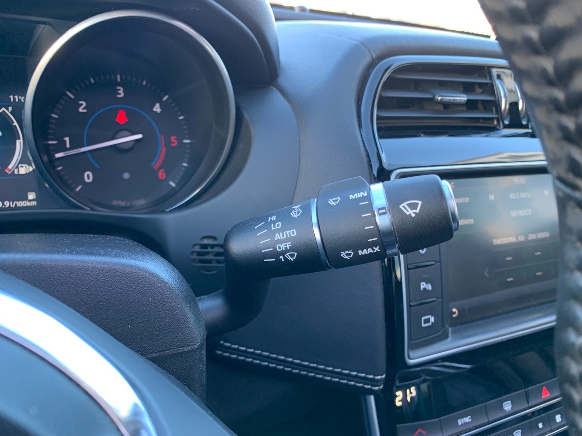 Jaguar XE 180 ch | Intérieur cuir | Toit ouvrant | Caméra de recul | GPS | Bluetooth