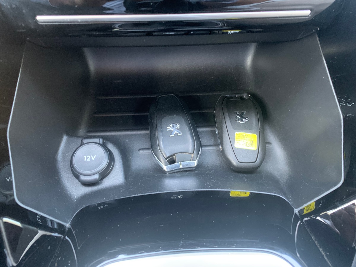 Peugeot 208 100 chevaux | GT | Apple car Play Android Auto | Caméra de recul | Régulateur vitesse