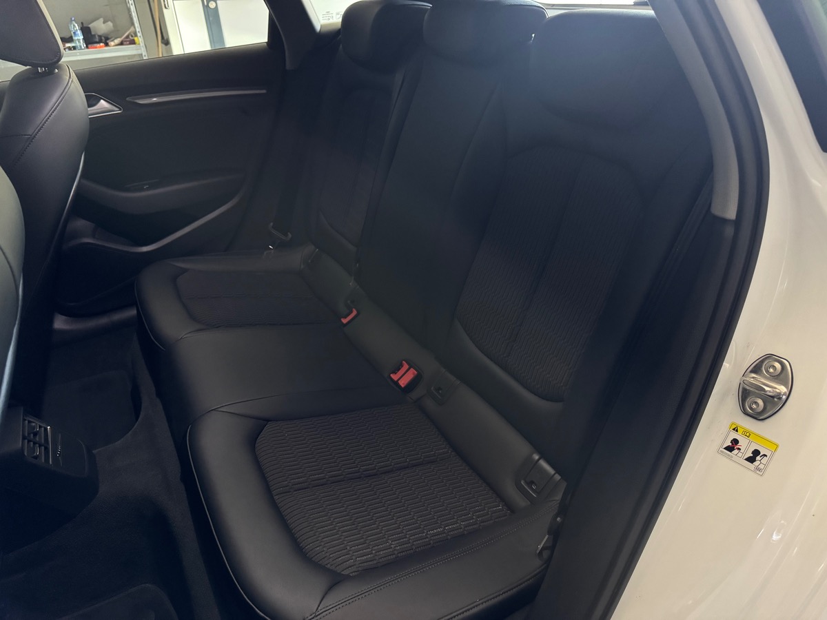 Audi A3 1.6 tdi S tronic / Xénons / Radar de stationnement Av Ar