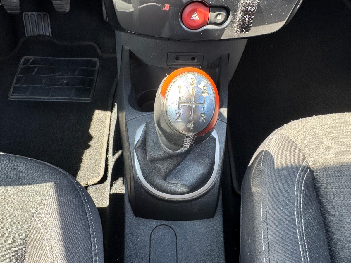 RENAULT Clio III 1.2 75ch 5portes Edition 20 ans - Garantie