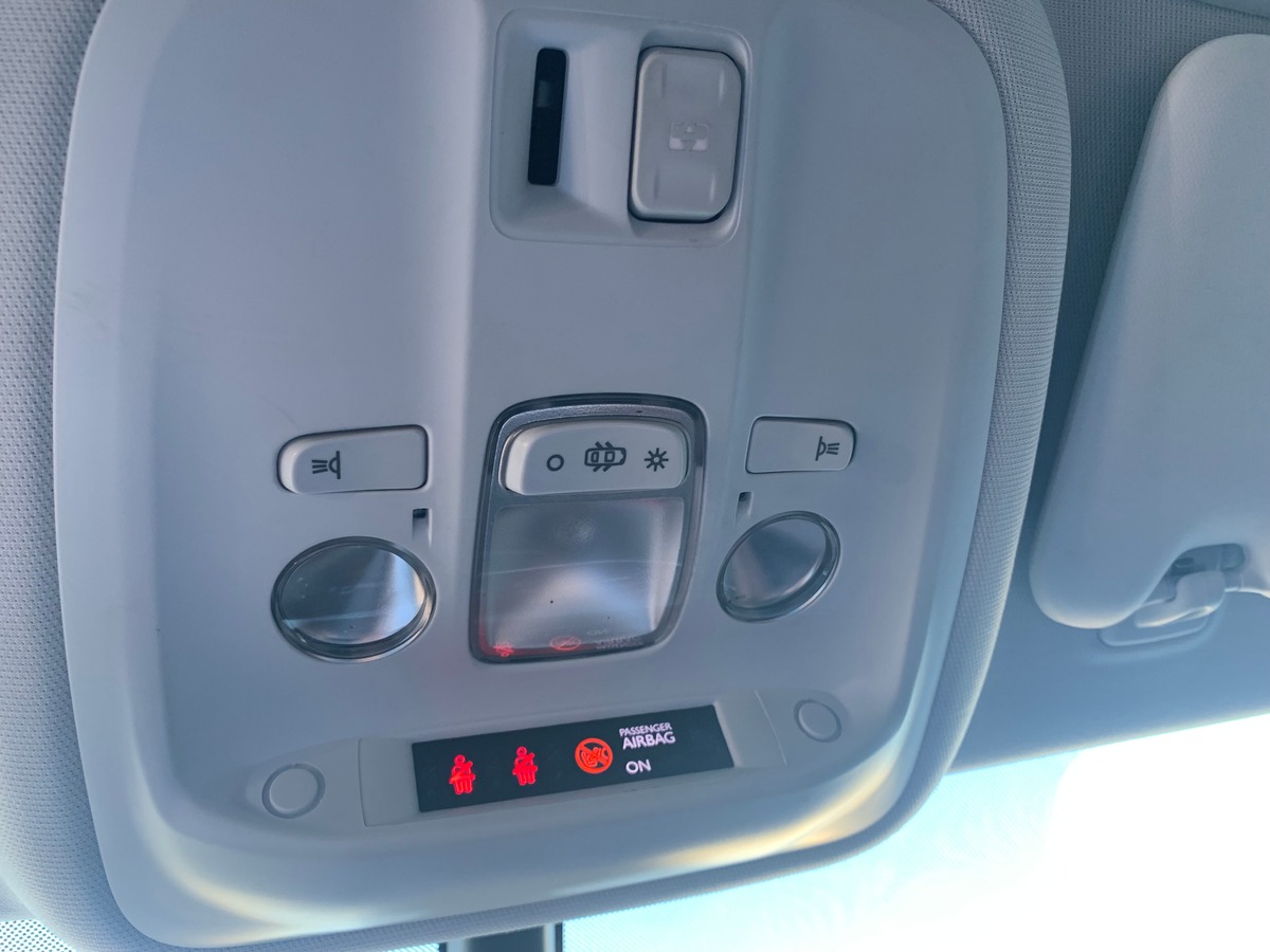 Peugeot 308 115 chevaux | Toit panoramique | Régulateur de vitesse | GPS | Attelage