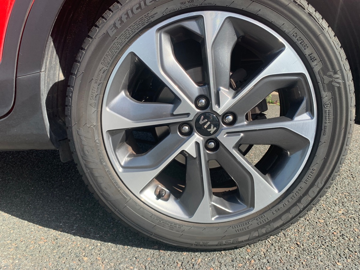 Kia Stonic 120 ch | Premium | Caméra recul | Régulateur vitesse | Apple car Play | Siéges chauffants