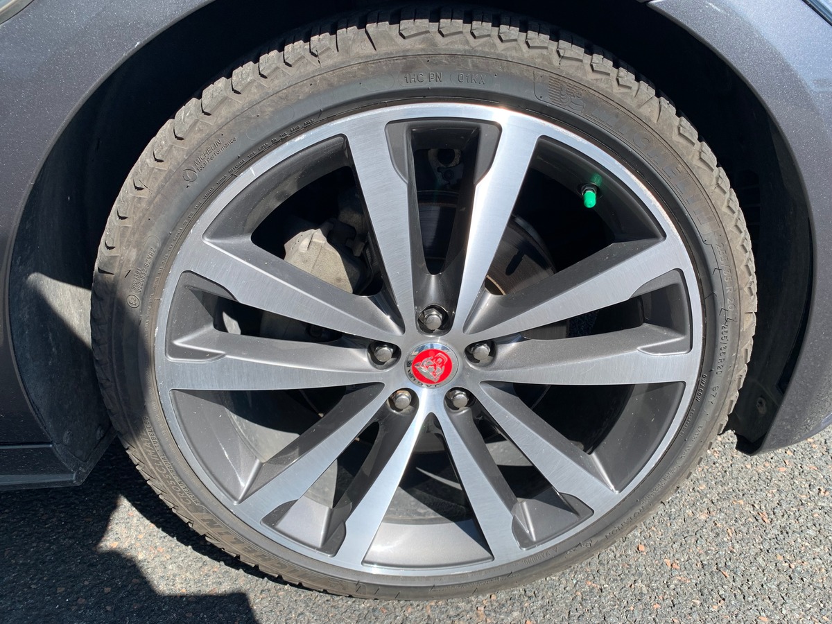 Jaguar XF Sportbrake 240 ch | R Sport | AWD | Toit panoramique | Caméra de recul | Apple car play