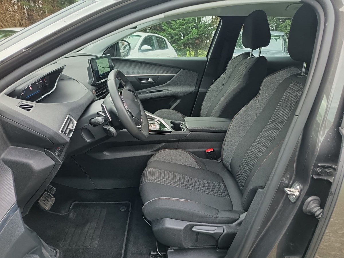 Peugeot 3008 1.5L BLUEHDI 130 CH ACTIVE PACK/ CROCHET D'ATTELAGE/ GTIE 12 MOIS